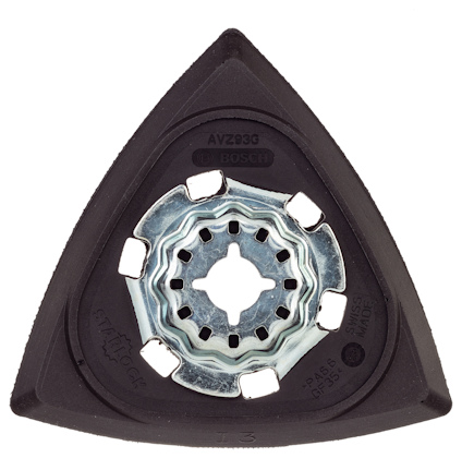 Slipplatta med triangulär form och metallcentrum med flera fästhål.