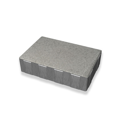 En rektangulär, grå betongsten med slät yta och fasade kanter.