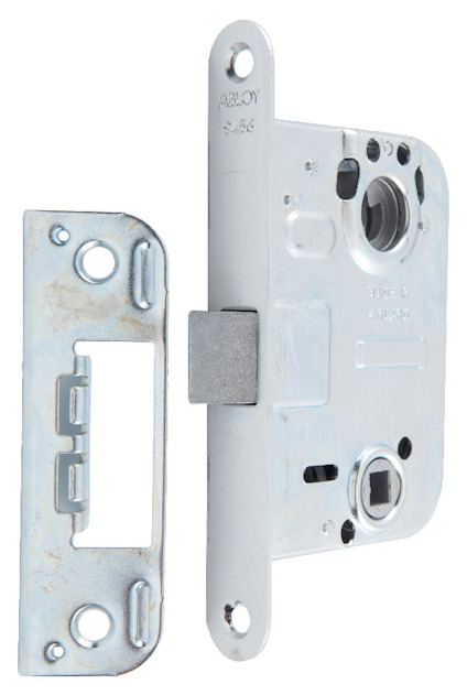 Låshus och slutbleck i metall, vitt och silverfärgat, med synliga skruvhål och mekaniska detaljer.